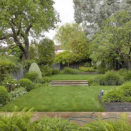 Unwind In Style 2Br With Cozy Backyard For Groups Apartment ลอนดอน ภายนอก รูปภาพ