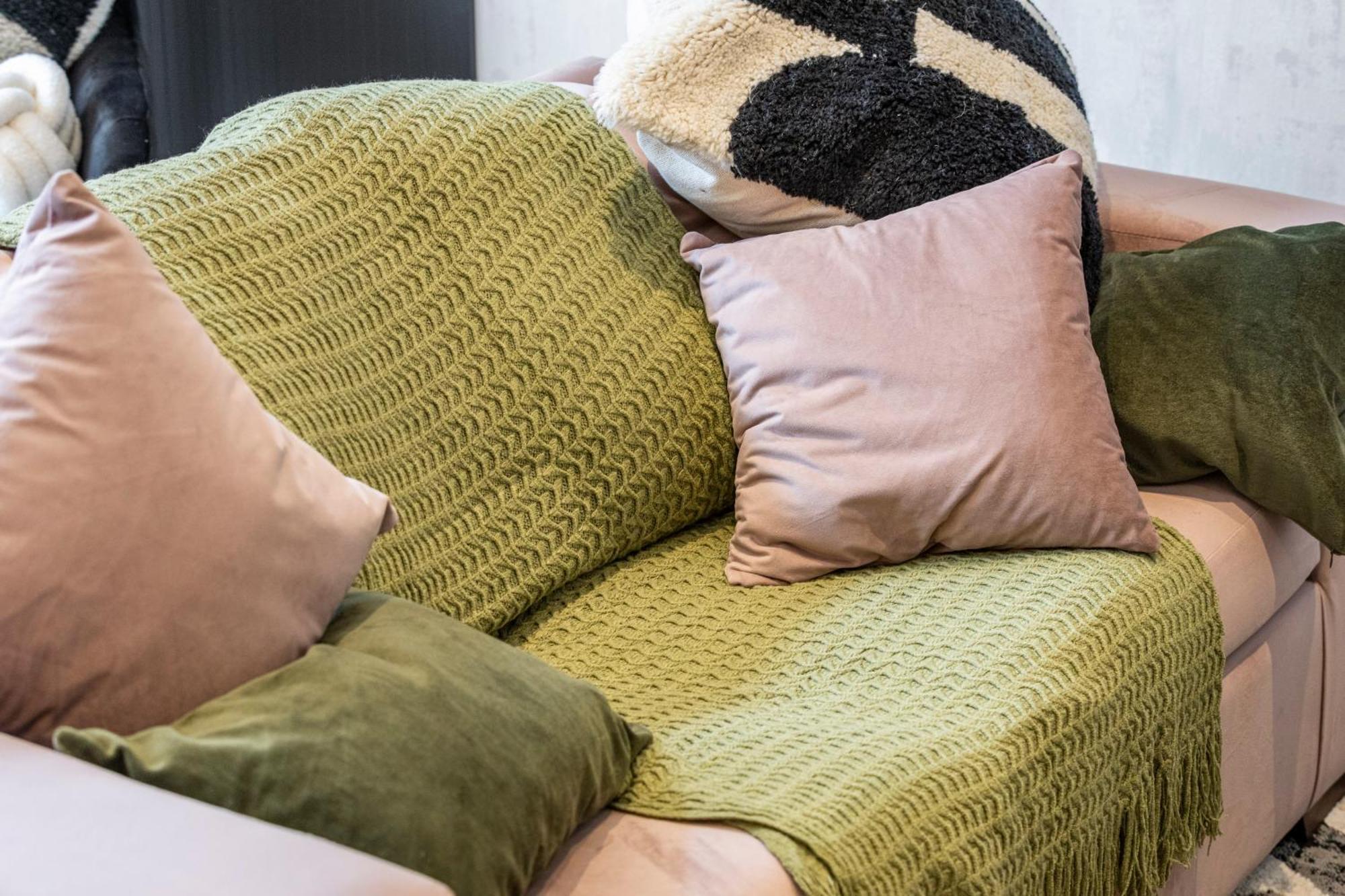 Unwind In Style 2Br With Cozy Backyard For Groups Apartment ลอนดอน ภายนอก รูปภาพ