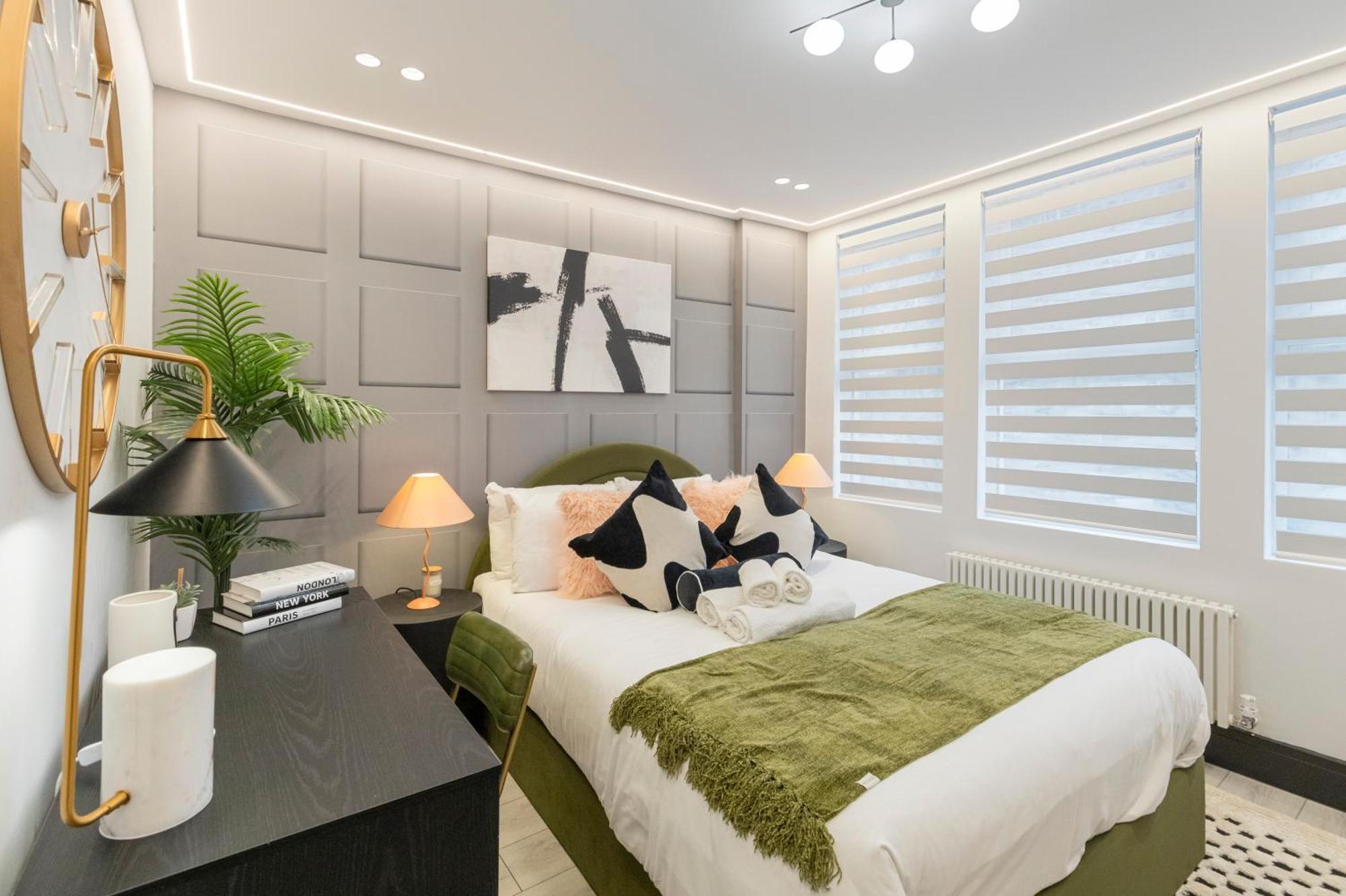 Unwind In Style 2Br With Cozy Backyard For Groups Apartment ลอนดอน ภายนอก รูปภาพ